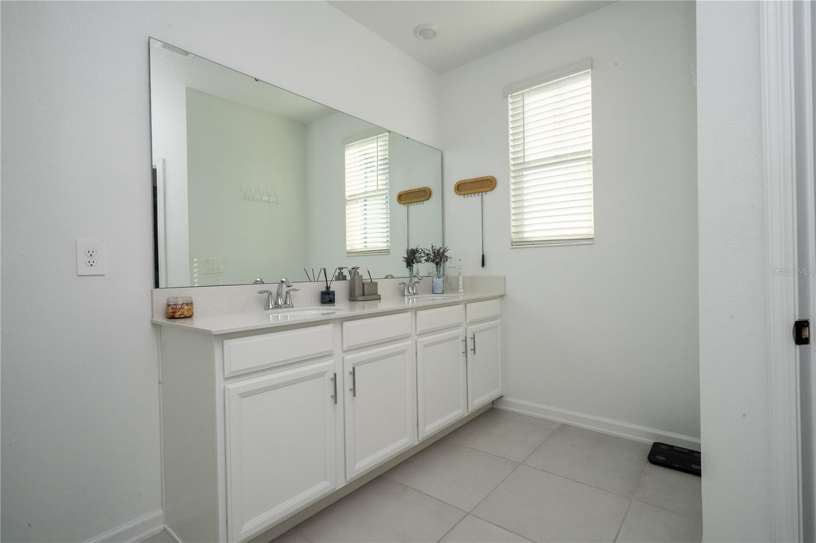 Image 51 of 69 For 1527 Viscaya Cove Boulevard