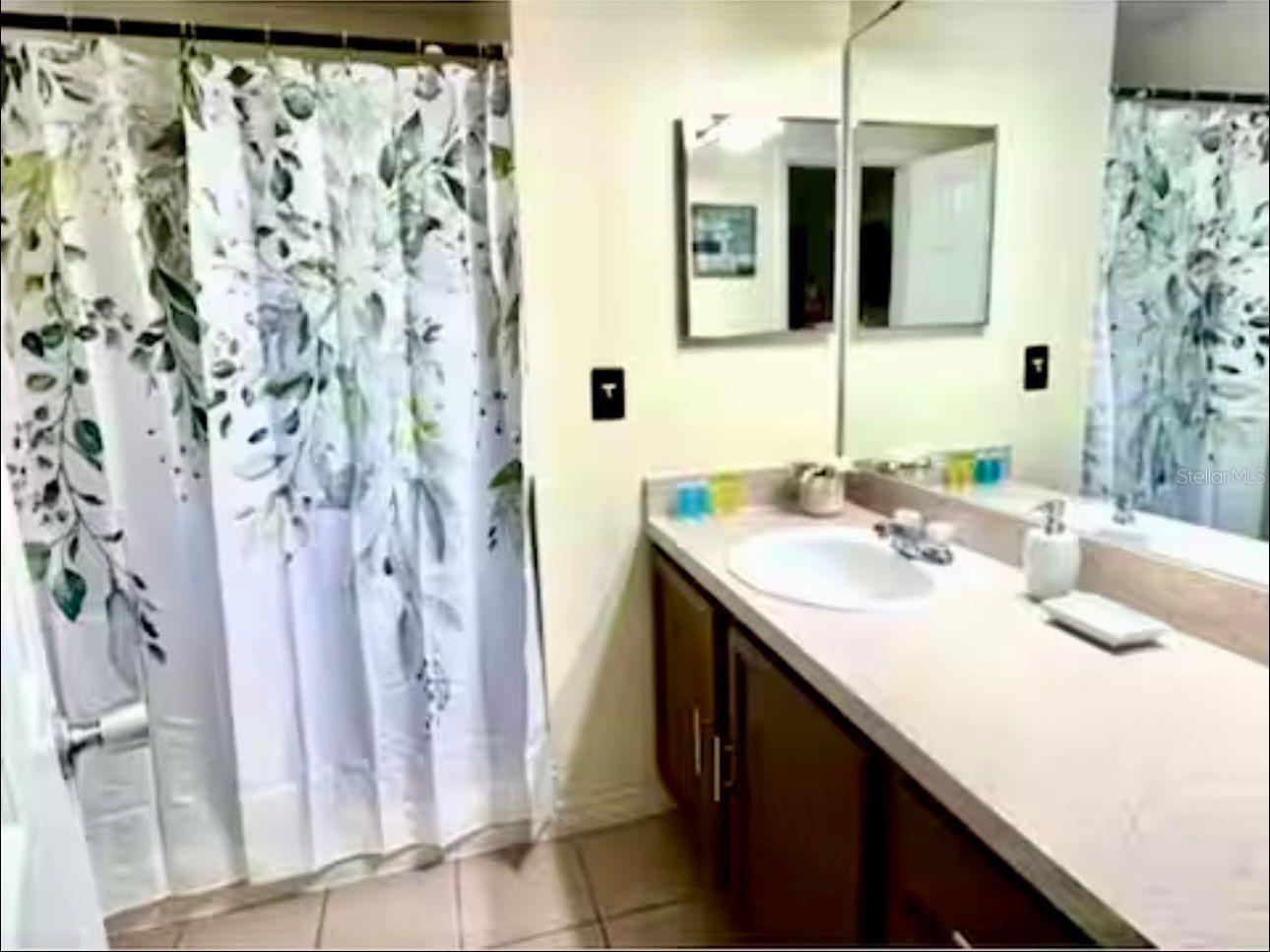 Image 14 of 46 For 2040 Royal Bay Boulevard 30