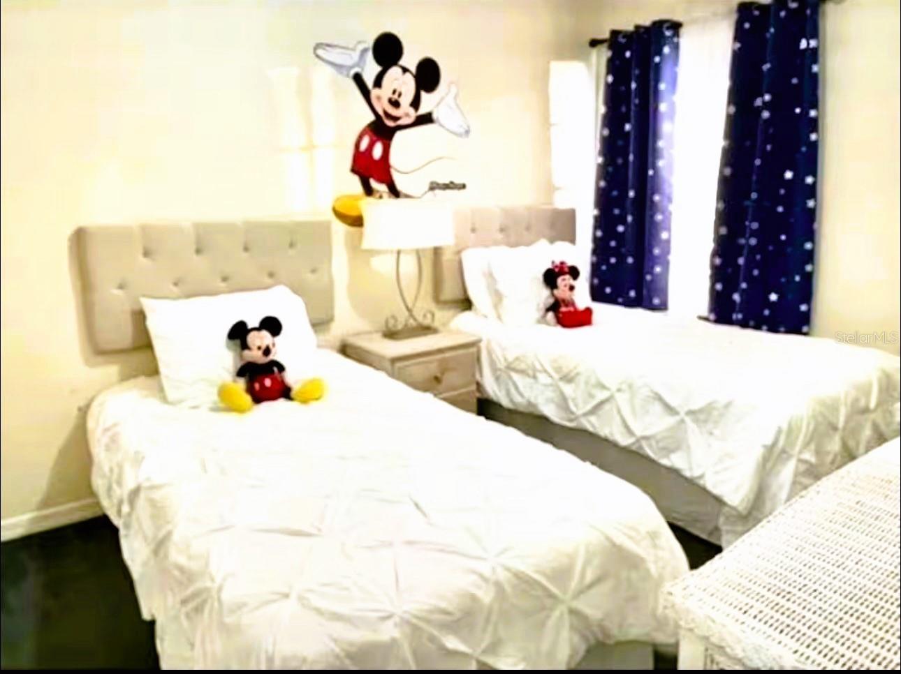 Image 24 of 46 For 2040 Royal Bay Boulevard 30