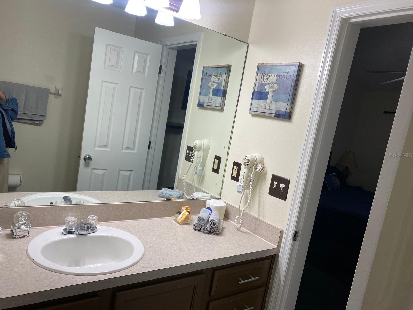 Image 5 of 46 For 2040 Royal Bay Boulevard 30