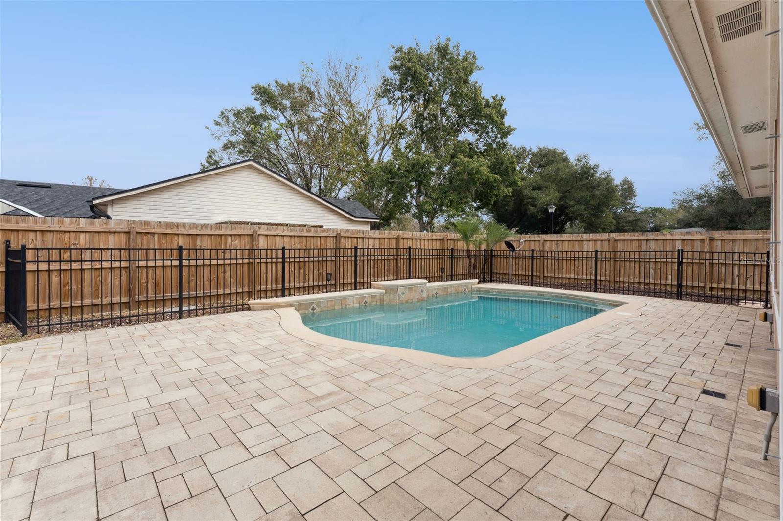 Image 24 of 35 For 1042 Seminole Creek Drive