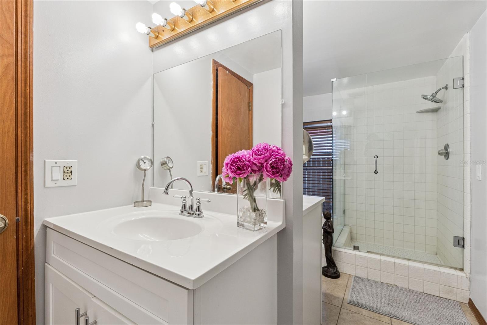 Image 17 of 36 For 611 Forsyth Road