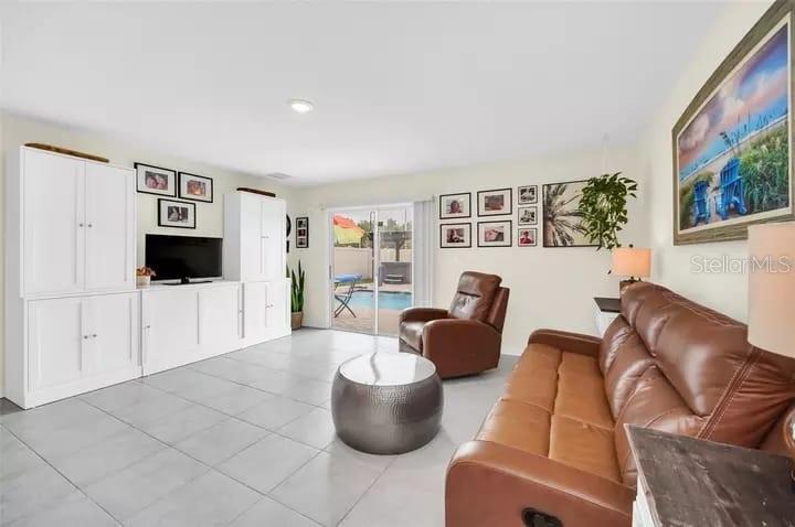 Image 6 of 7 For 4382 Sunny Creek Pl