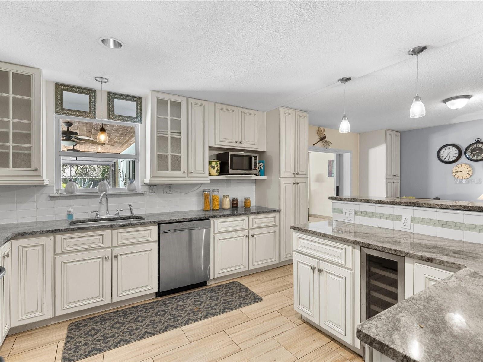 Image 6 of 28 For 5621 Baybrook Ave