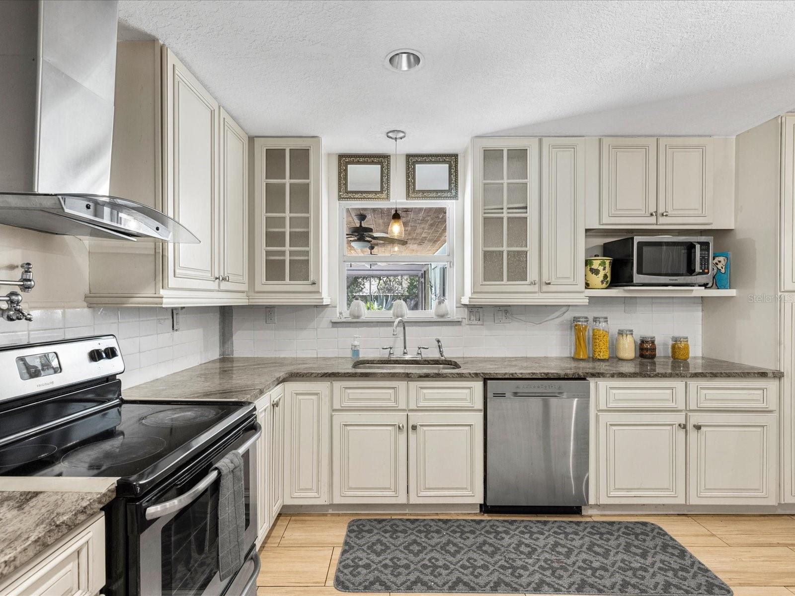 Image 7 of 28 For 5621 Baybrook Ave