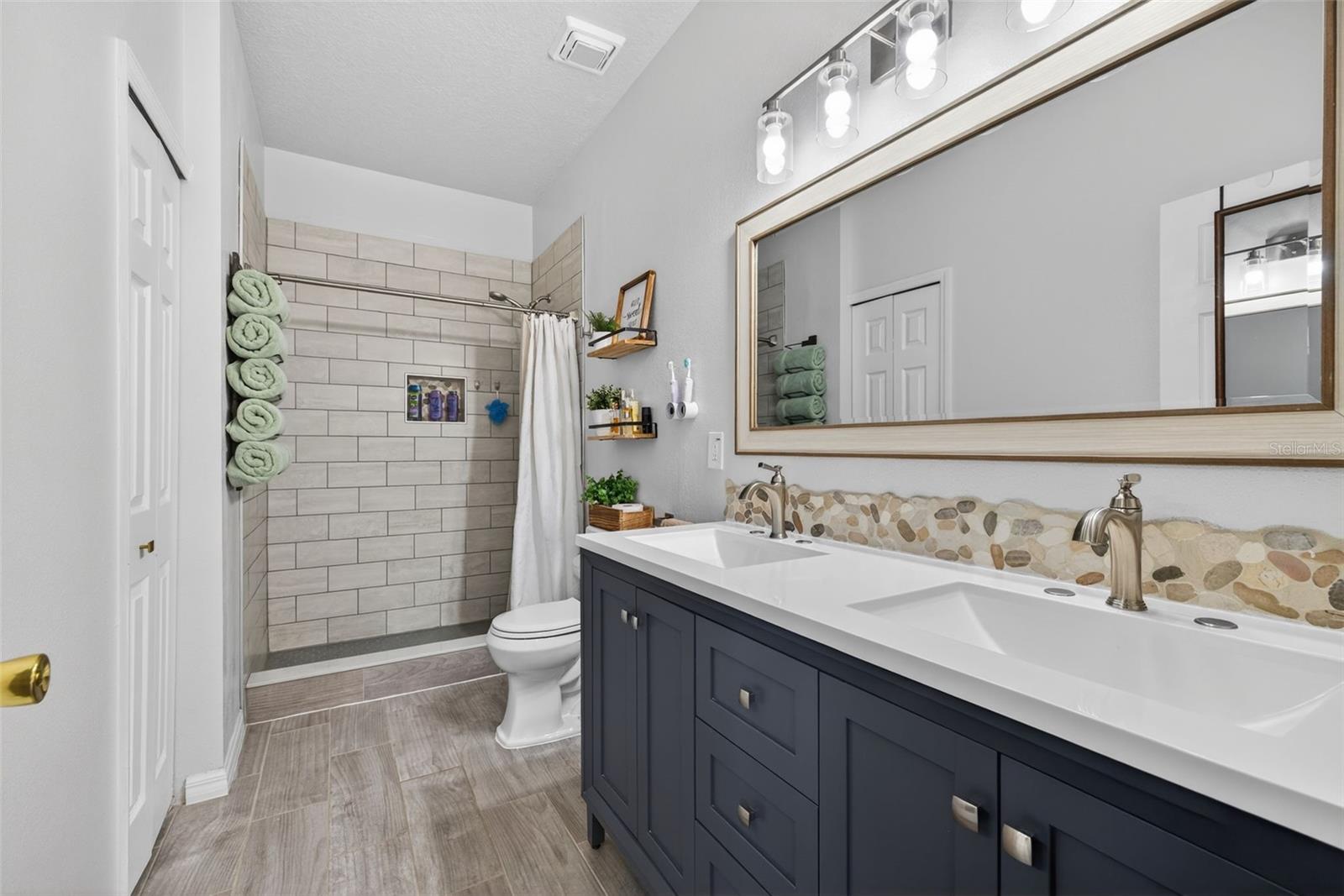 Image 11 of 36 For 13833 Ancilla Boulevard