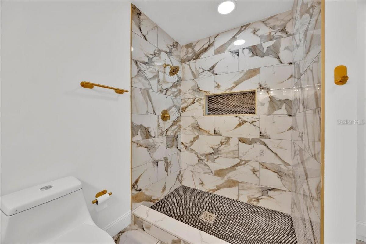 Image 21 of 28 For 5108 Avignon Court