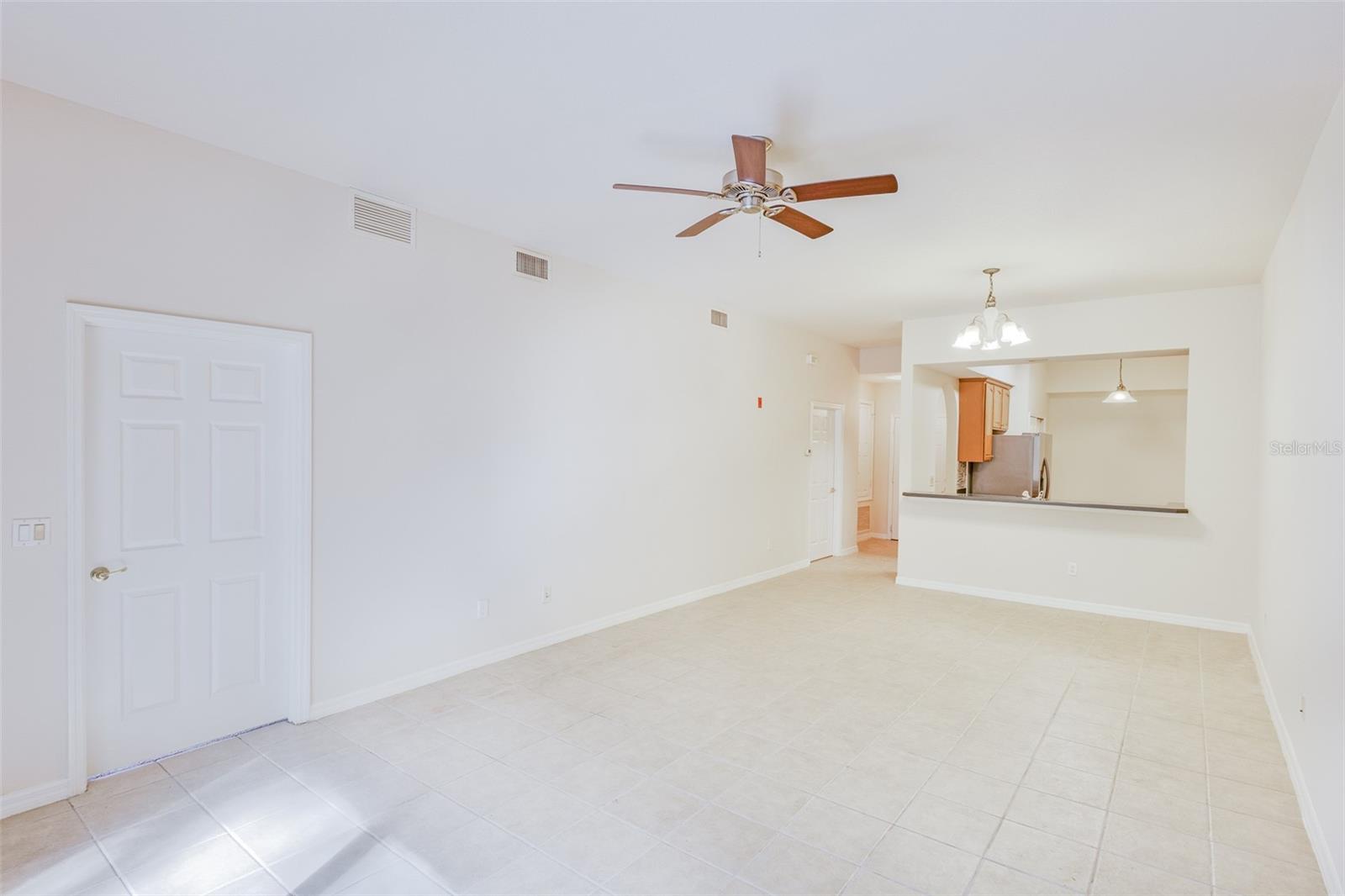 Image 11 of 49 For 9434 Myrtle Creek Lane 905