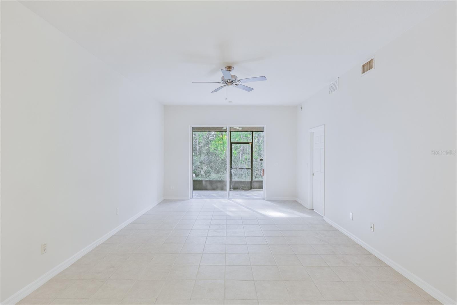 Image 13 of 49 For 9434 Myrtle Creek Lane 905