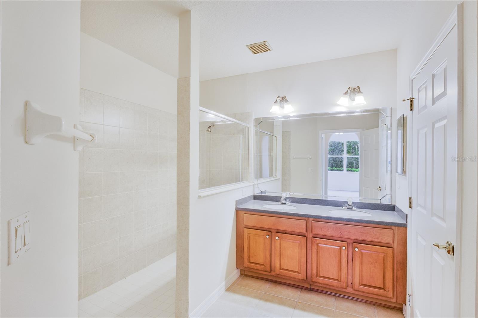 Image 25 of 49 For 9434 Myrtle Creek Lane 905