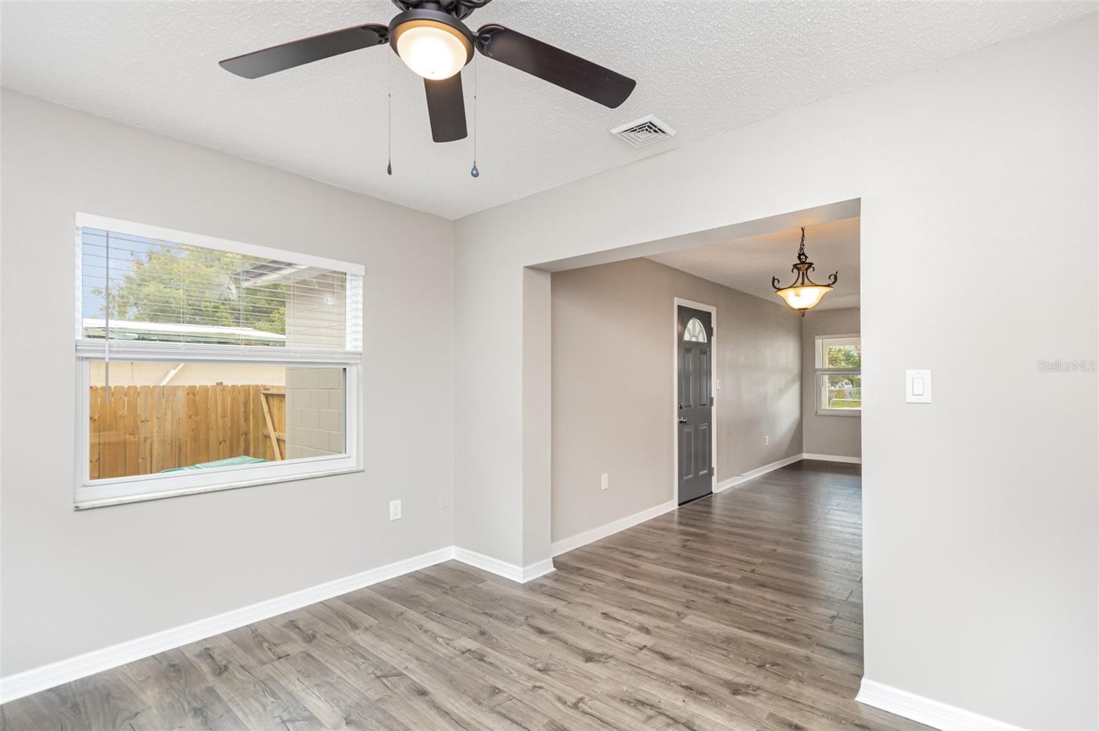 Image 11 of 33 For 2027 Rose Boulevard