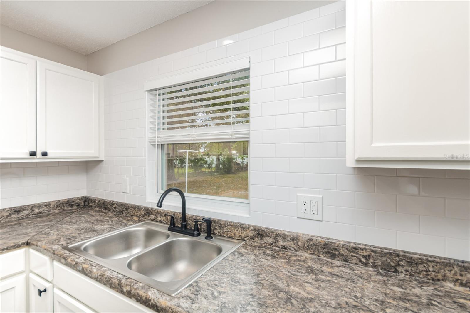 Image 14 of 33 For 2027 Rose Boulevard