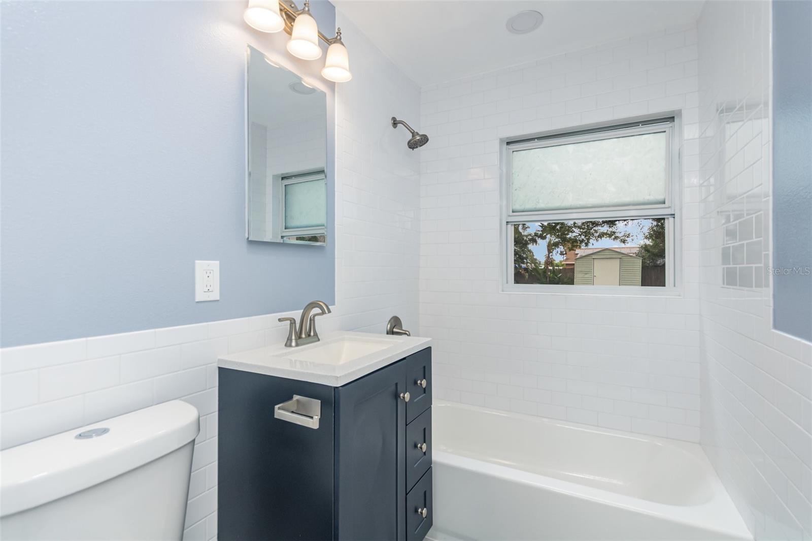 Image 18 of 33 For 2027 Rose Boulevard