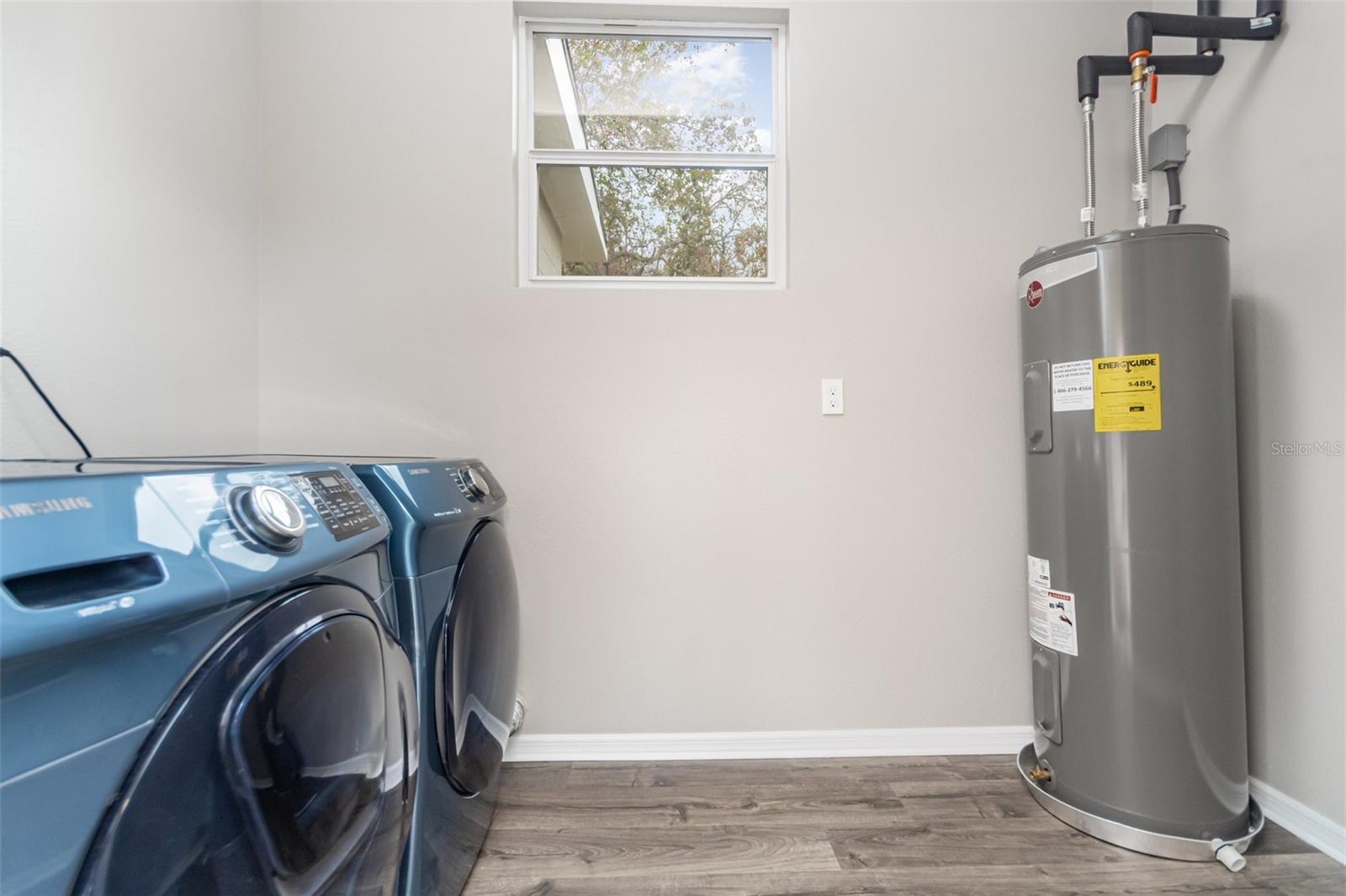 Image 29 of 33 For 2027 Rose Boulevard