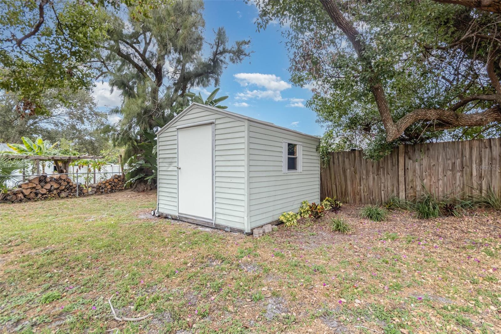 Image 32 of 33 For 2027 Rose Boulevard