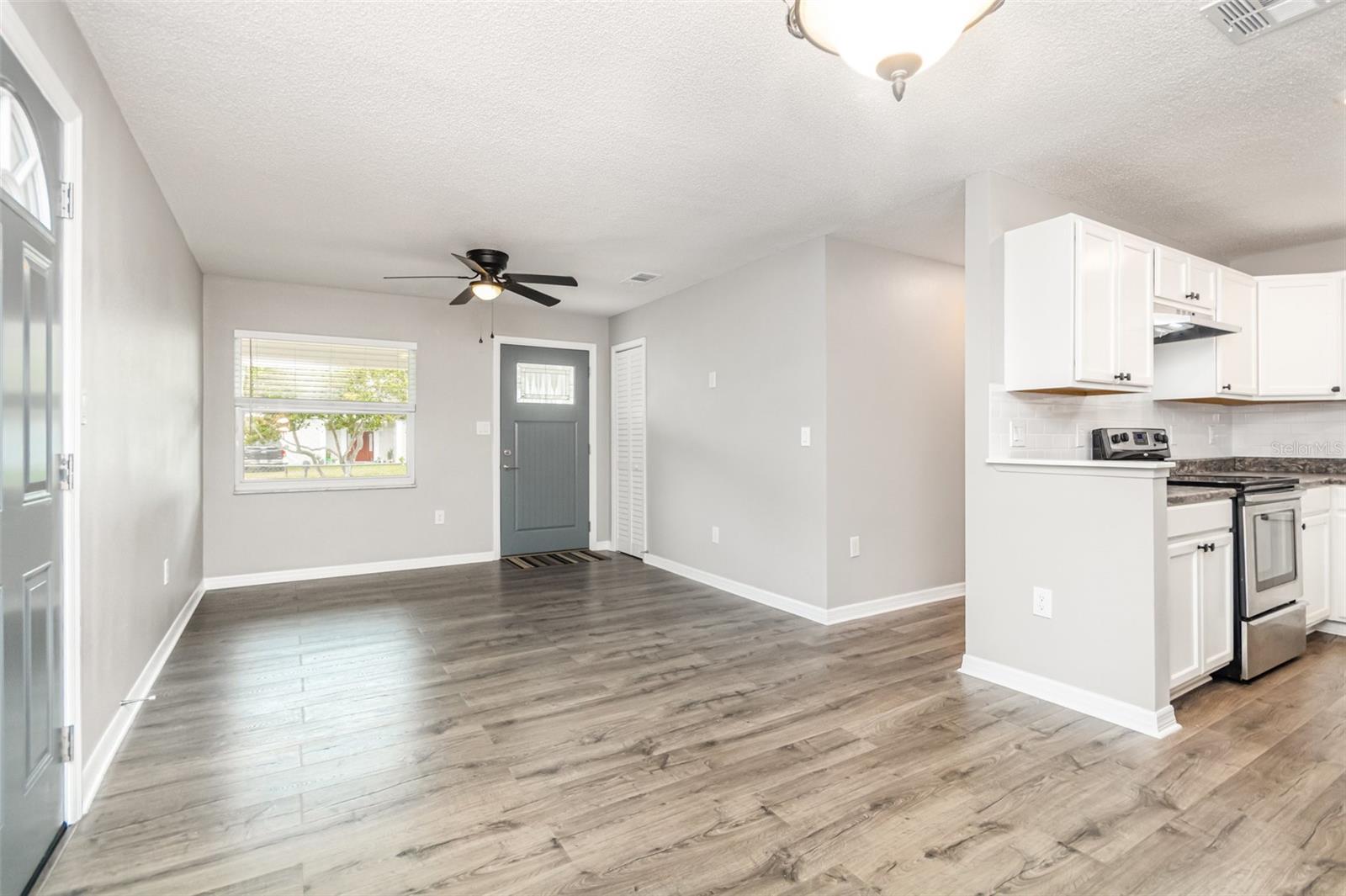 Image 7 of 33 For 2027 Rose Boulevard