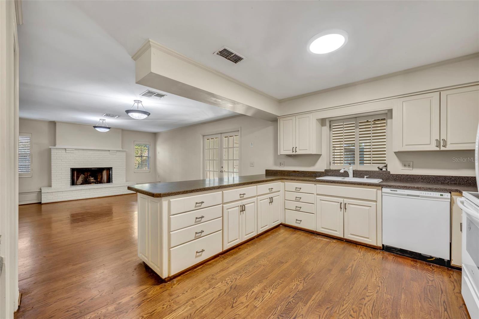 Image 13 of 36 For 1515 Orangewood Avenue