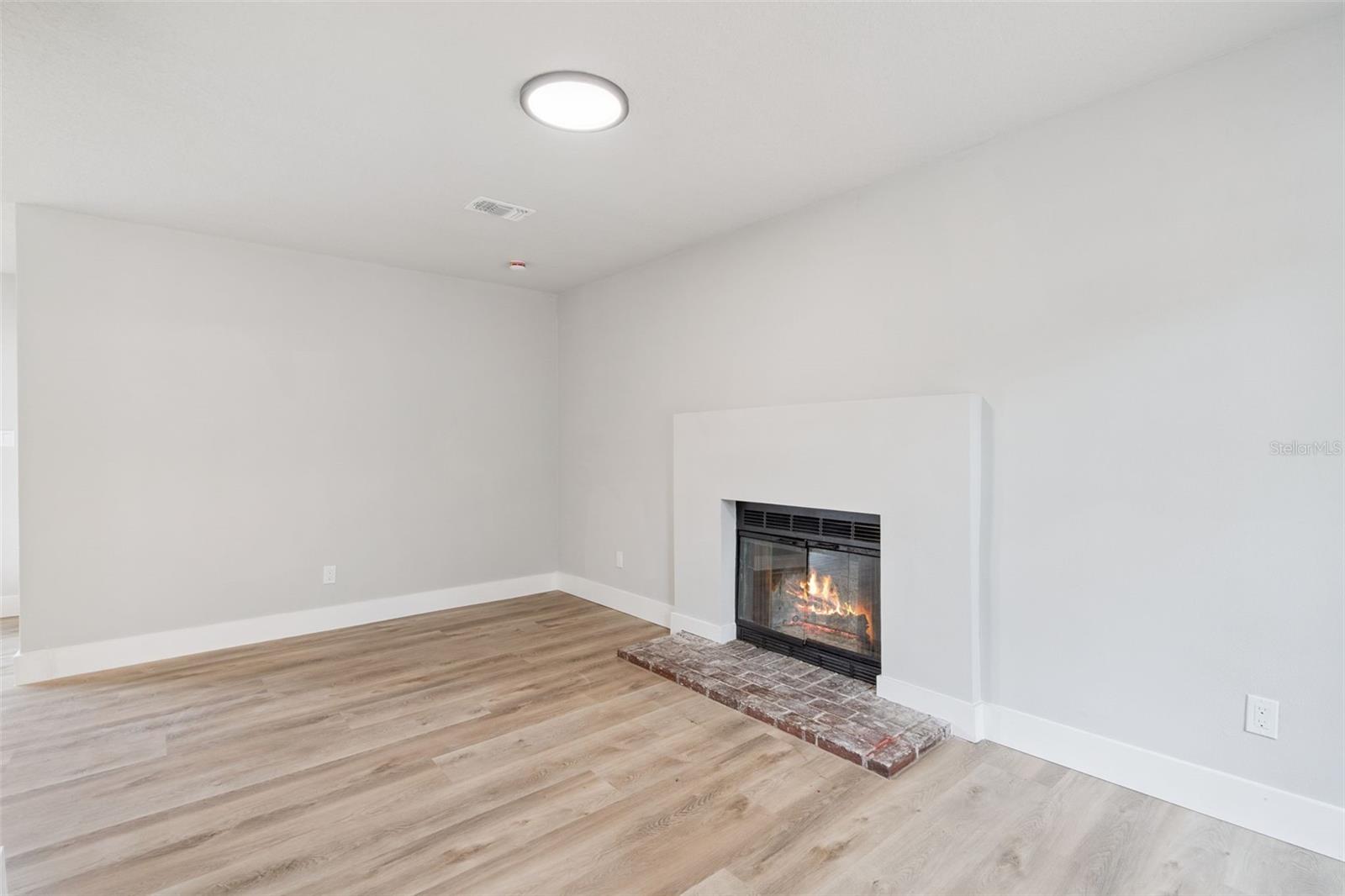 Image 10 of 40 For 140 N. Fairfax