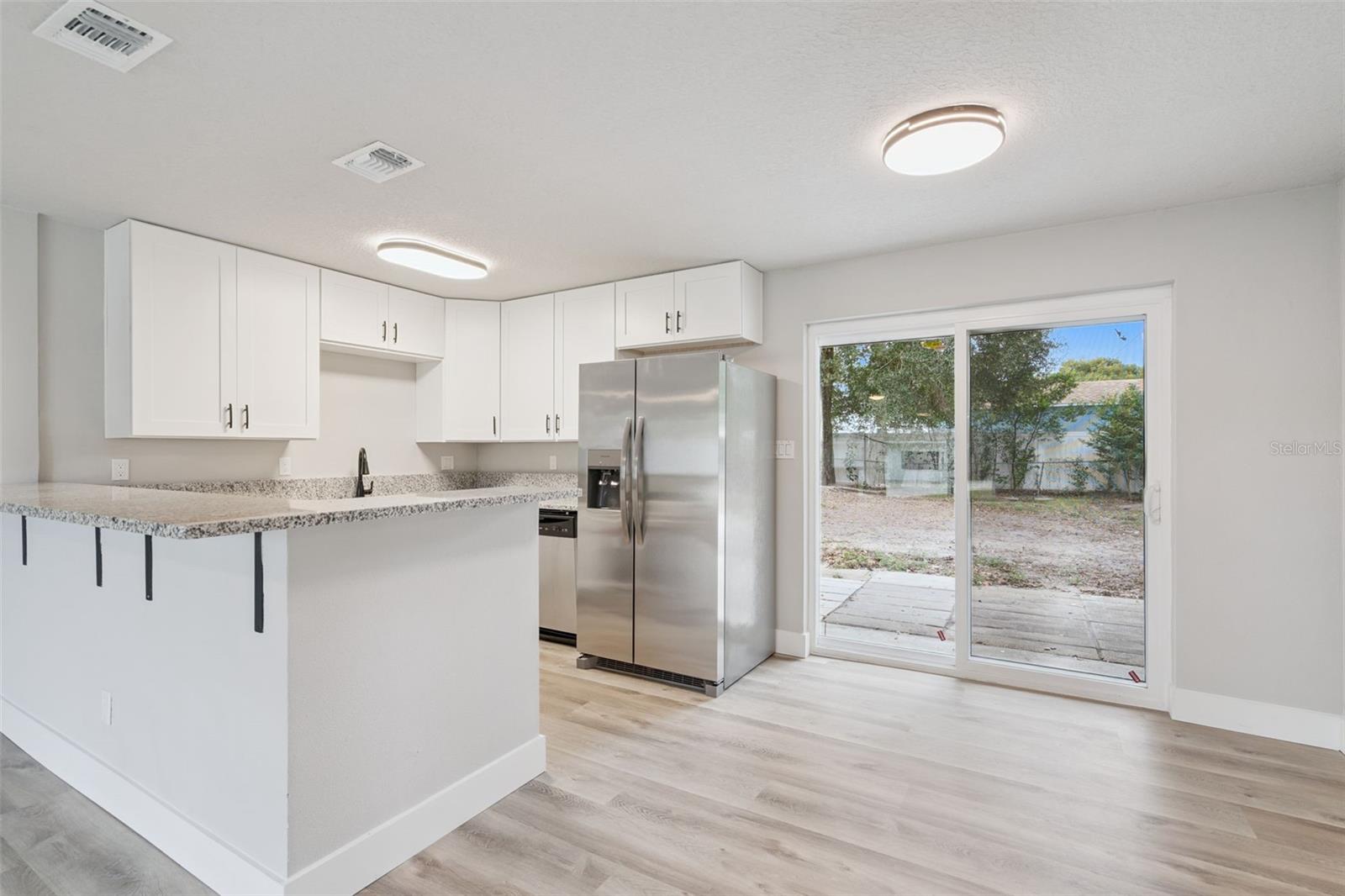 Image 14 of 40 For 140 N. Fairfax