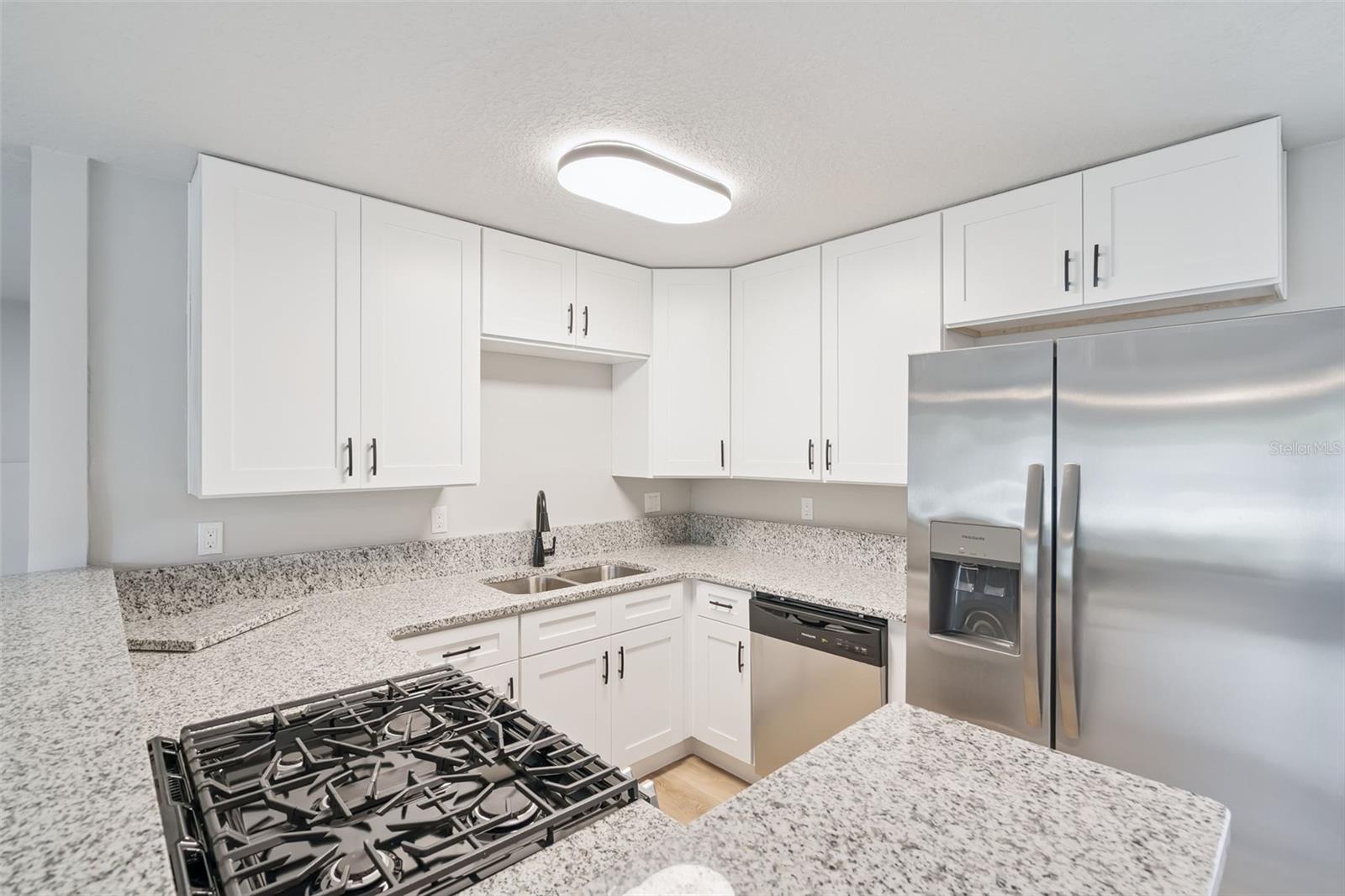 Image 18 of 40 For 140 N. Fairfax