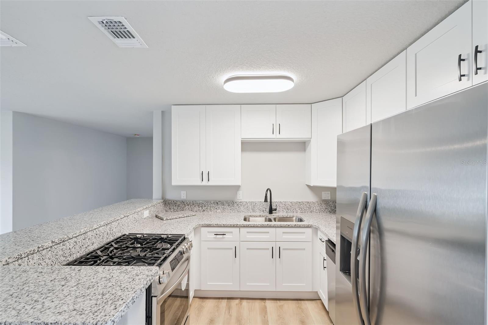 Image 19 of 40 For 140 N. Fairfax