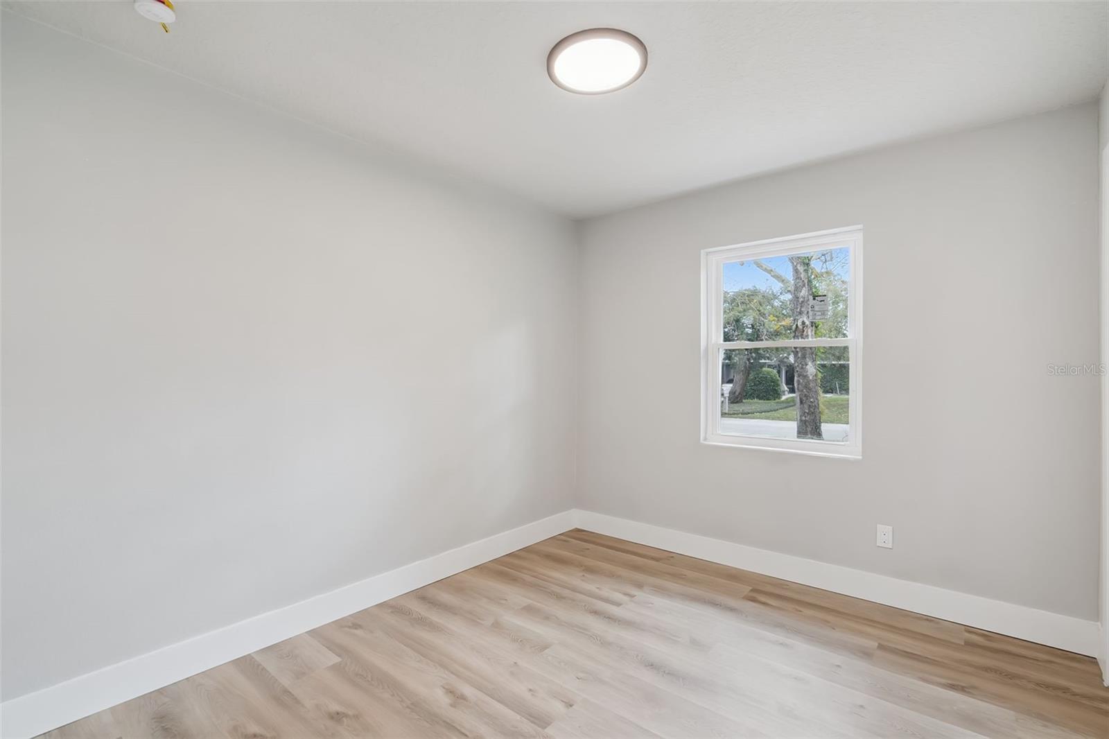 Image 23 of 40 For 140 N. Fairfax