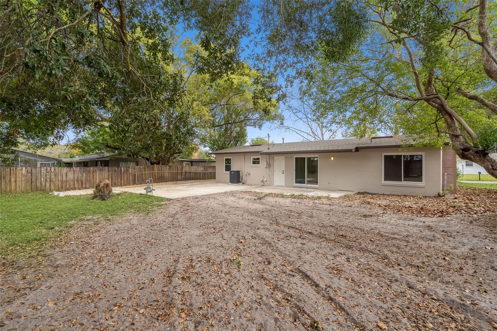 Image 25 of 40 For 140 N. Fairfax