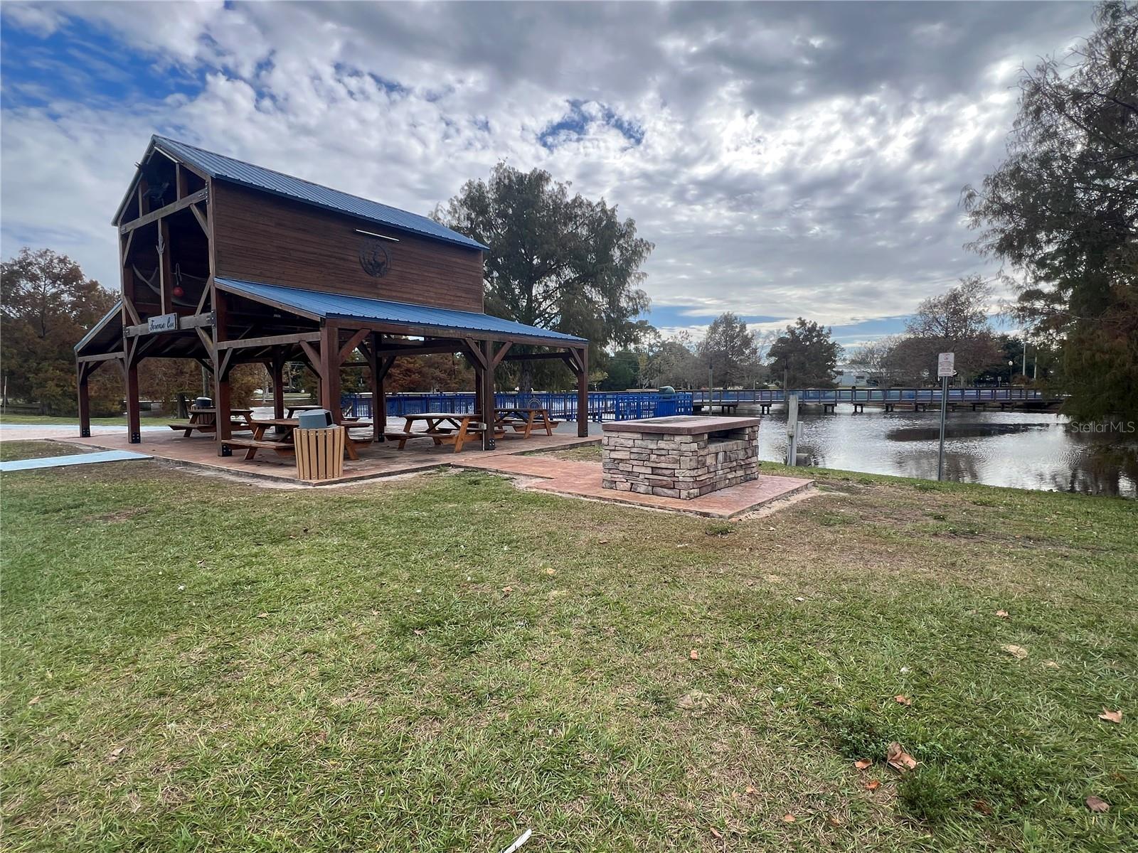 Image 32 of 40 For 140 N. Fairfax