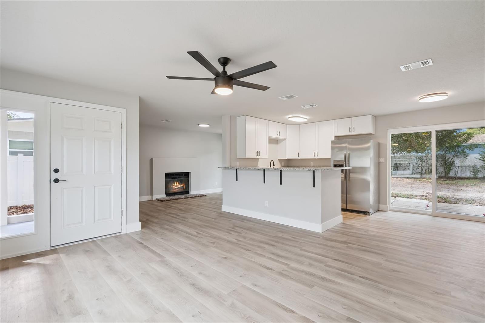 Image 4 of 40 For 140 N. Fairfax