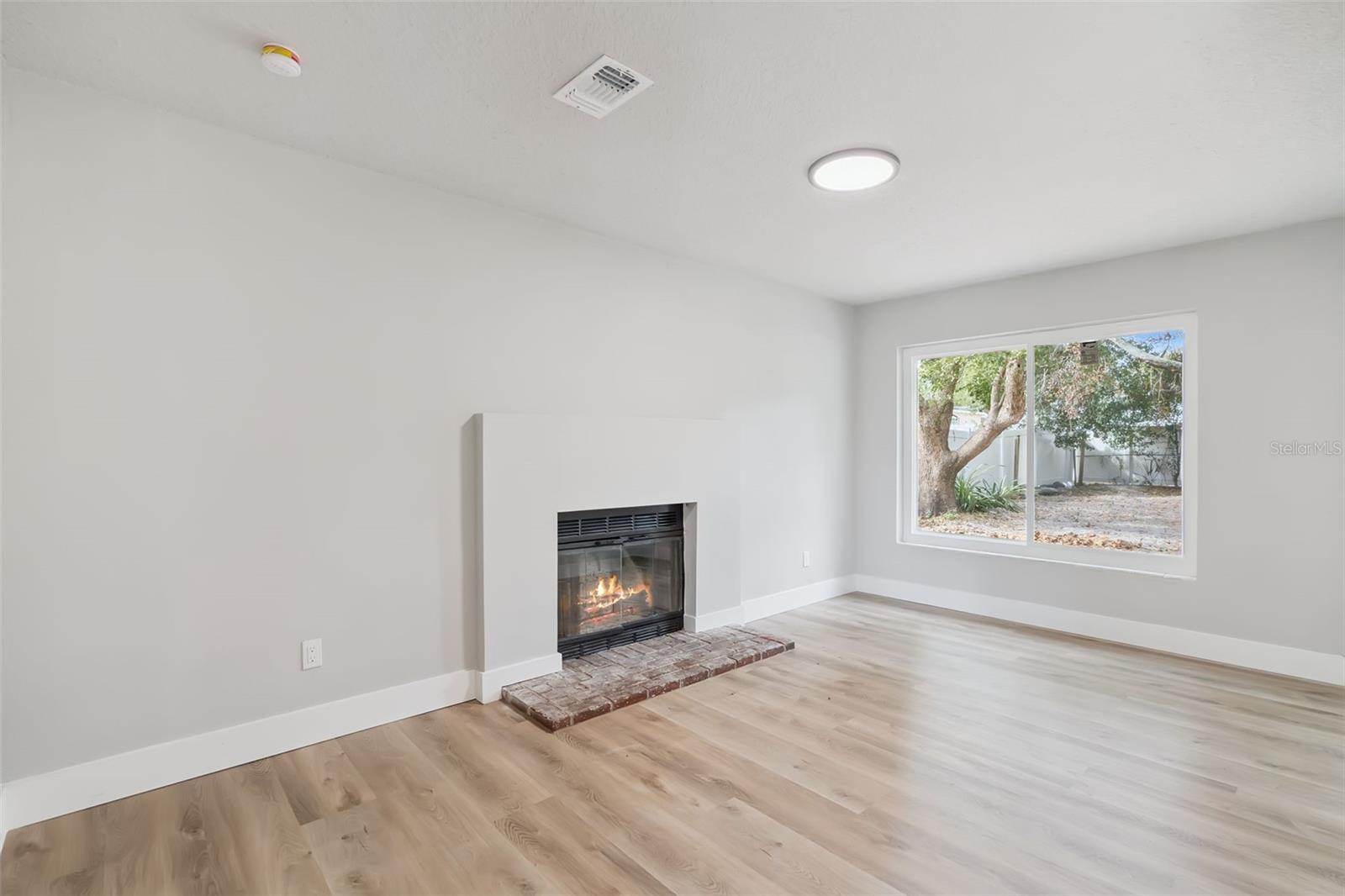 Image 9 of 40 For 140 N. Fairfax