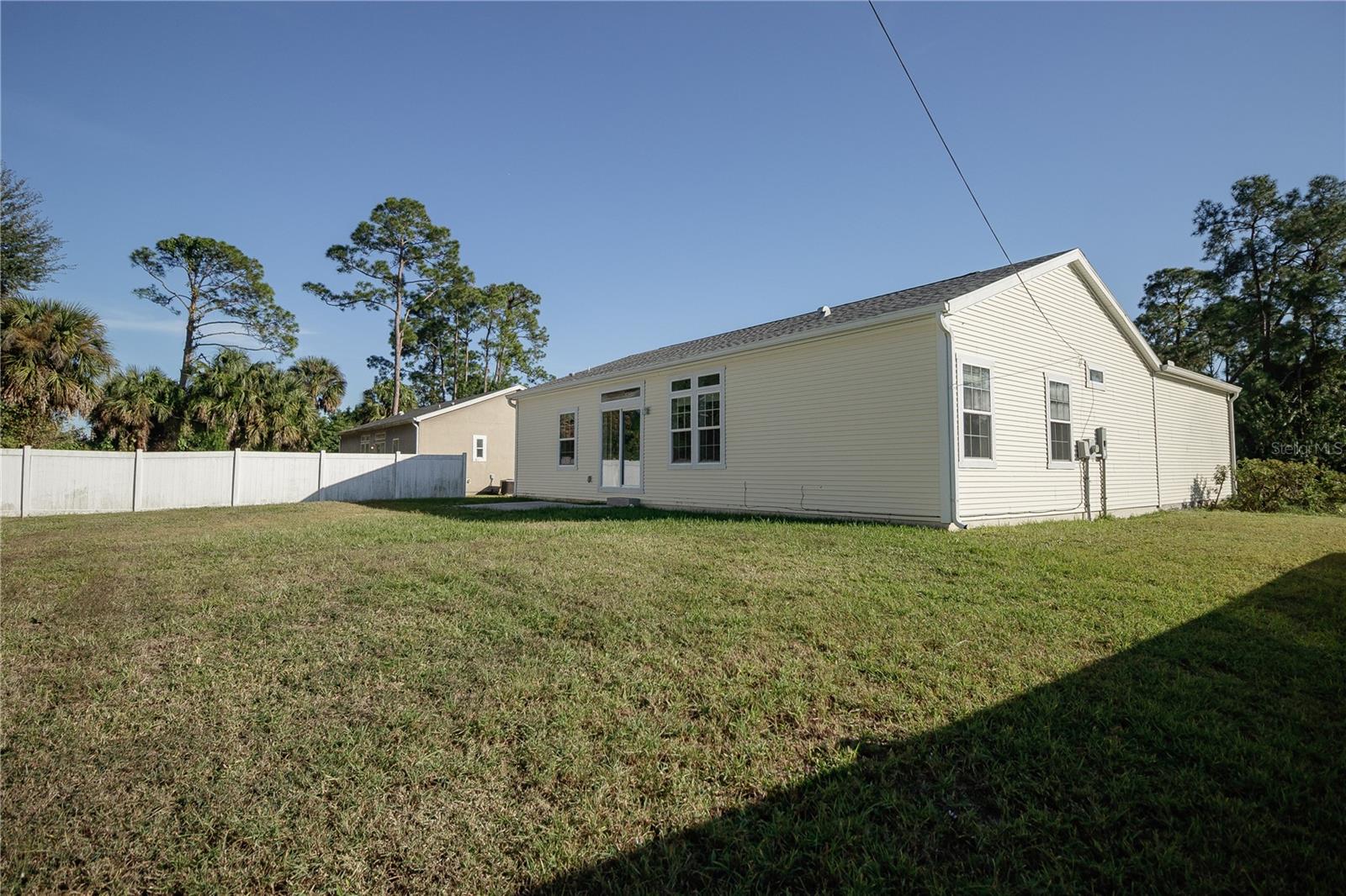 Image 19 of 39 For 1873 Nanton Street Nw