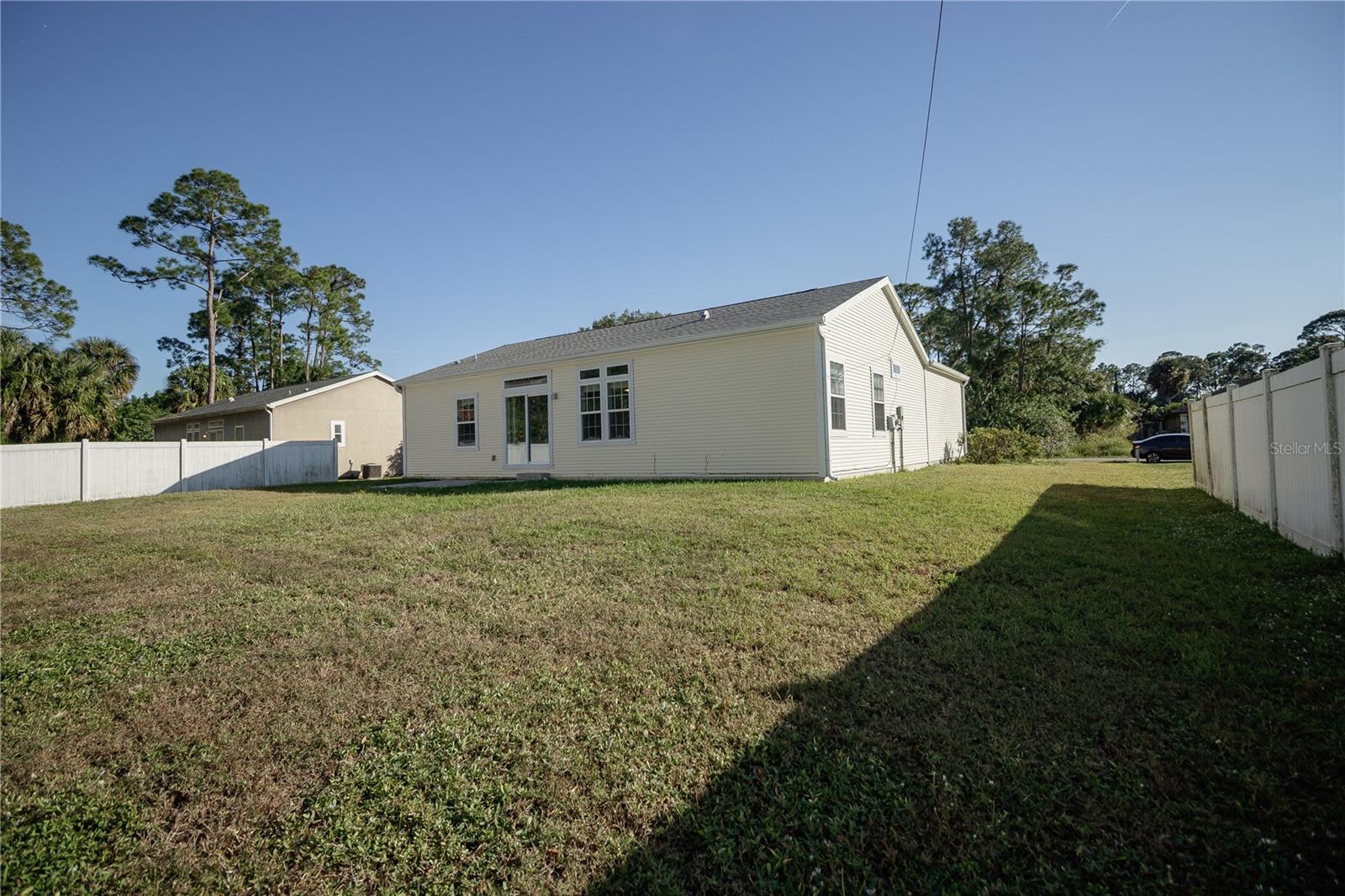 Image 24 of 39 For 1873 Nanton Street Nw