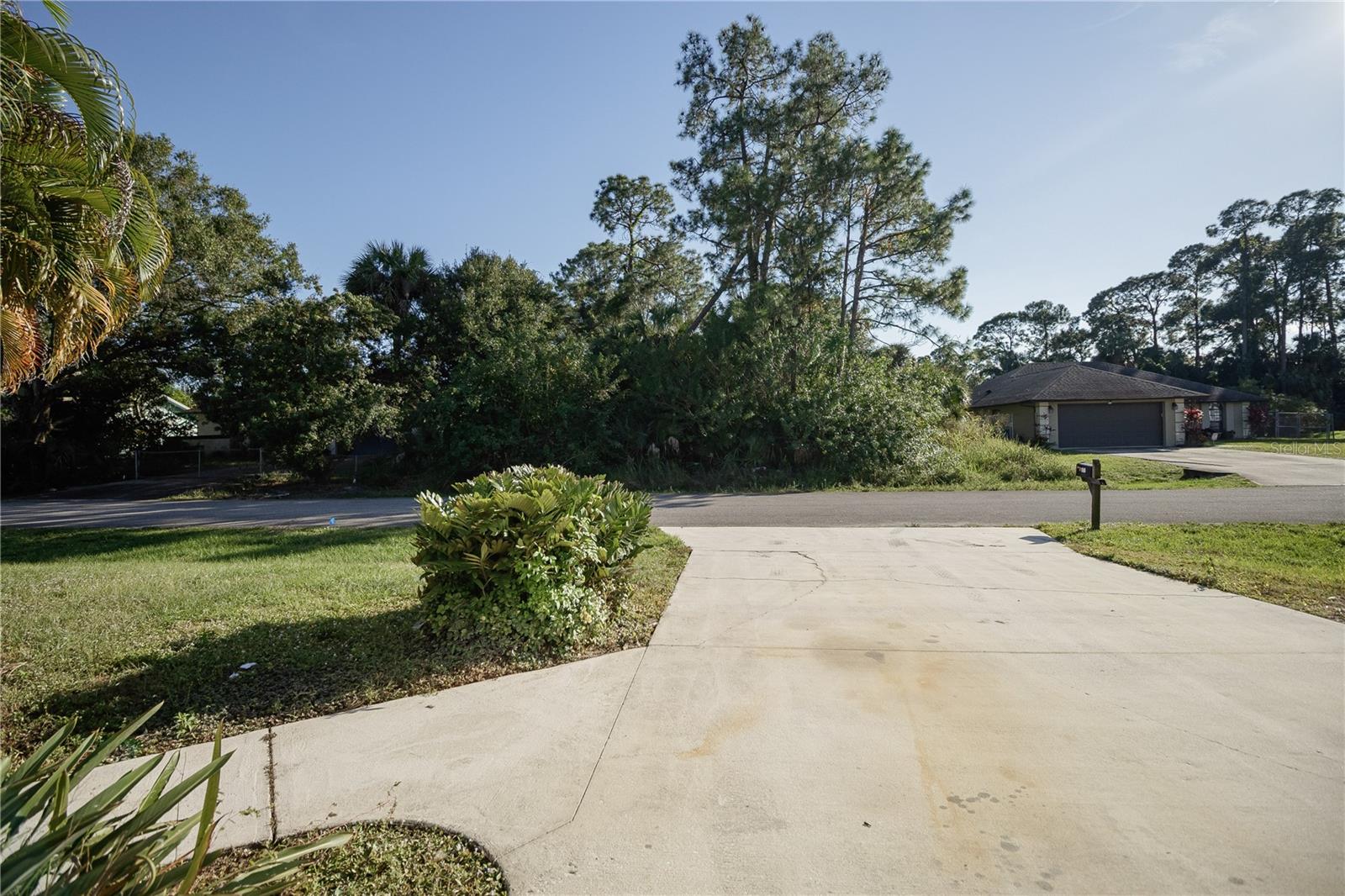 Image 27 of 39 For 1873 Nanton Street Nw