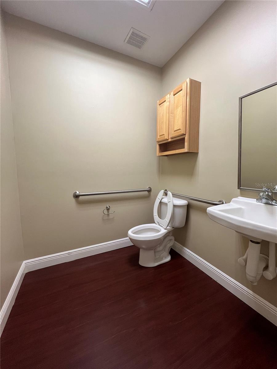 Image 14 of 17 For 1355 International Parkway 2471