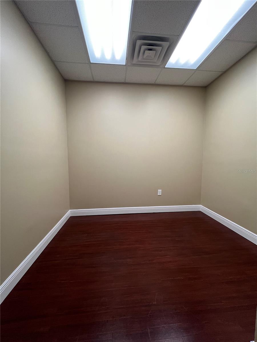 Image 7 of 17 For 1355 International Parkway 2471