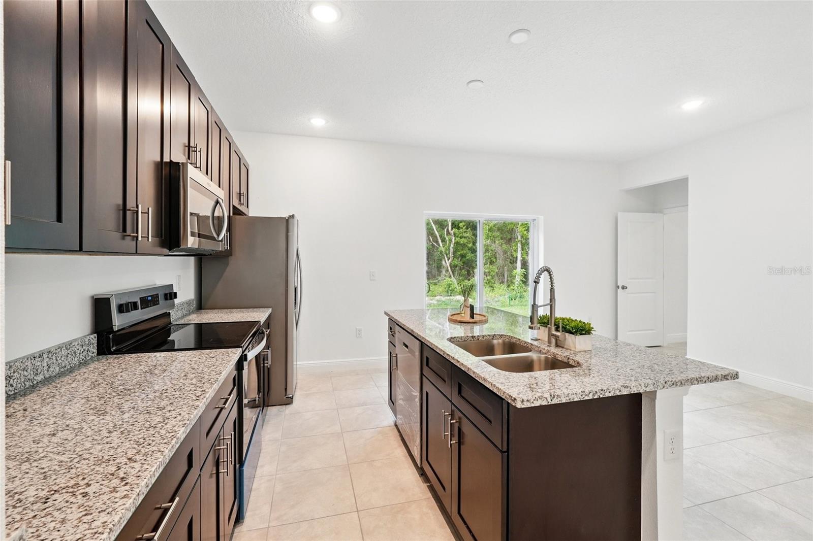 Image 7 of 35 For 7738 Creek Way