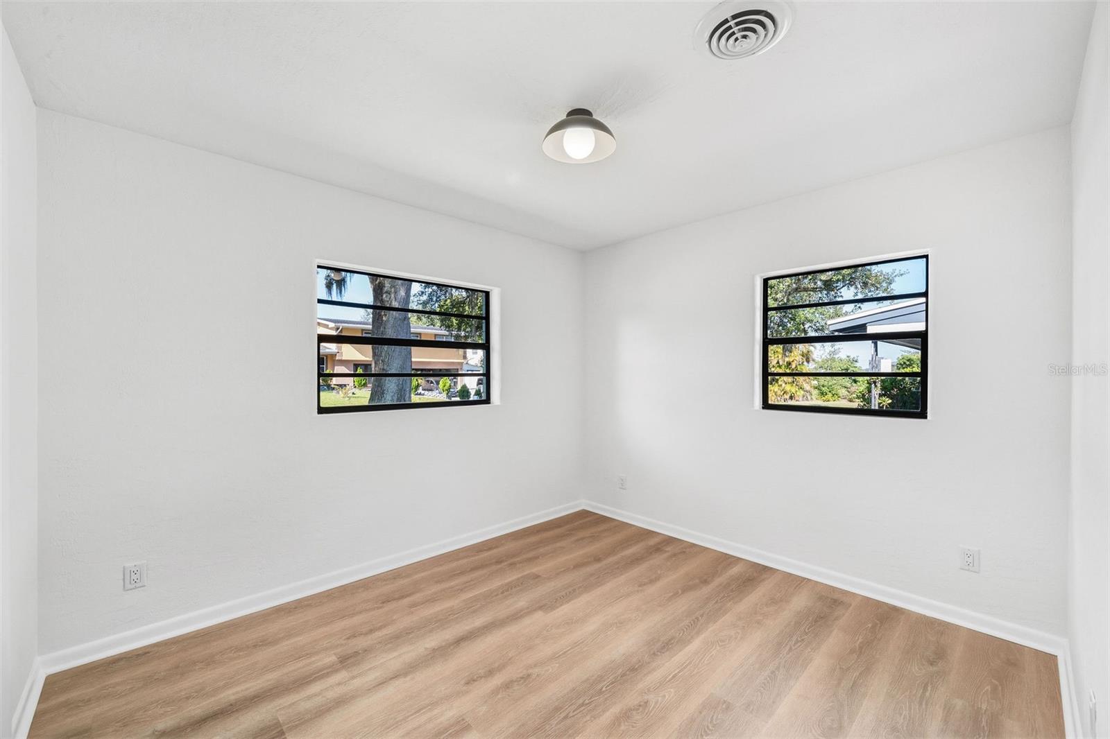 Image 33 of 52 For 5013 Monet Avenue