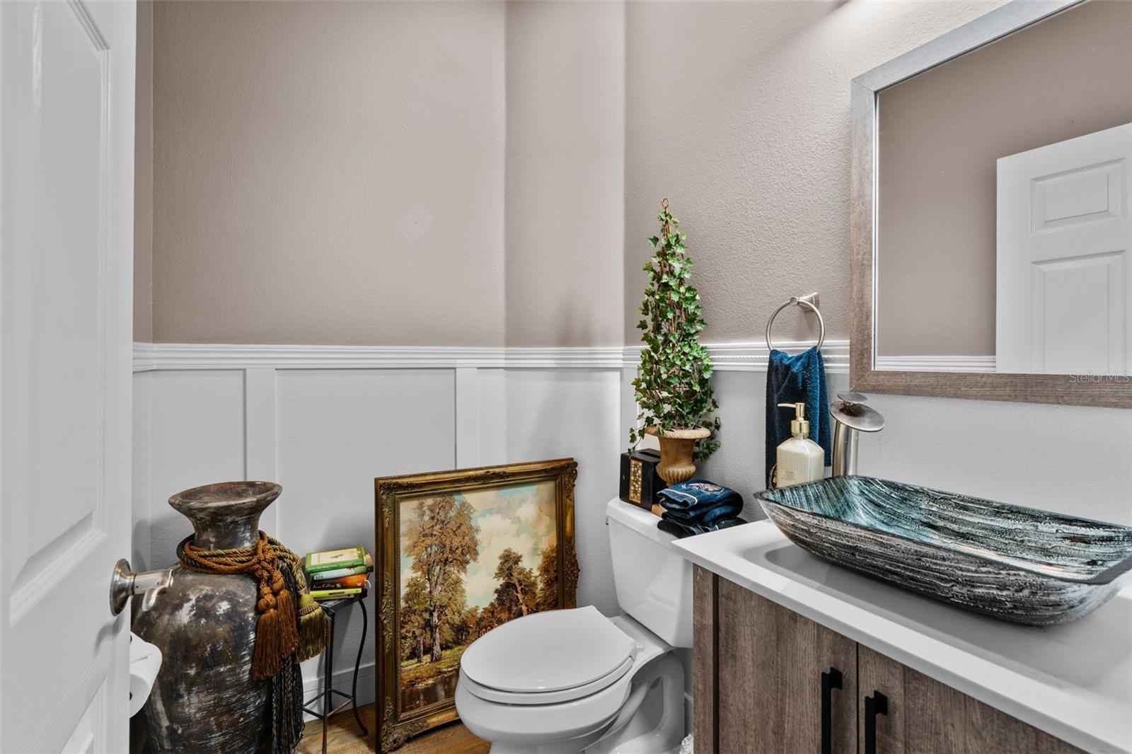 Image 10 of 42 For 1381 Shelter Rock Road