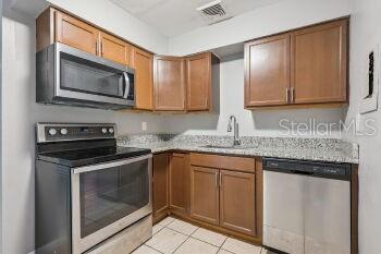 Image 8 of 11 For 907 Center Street 4