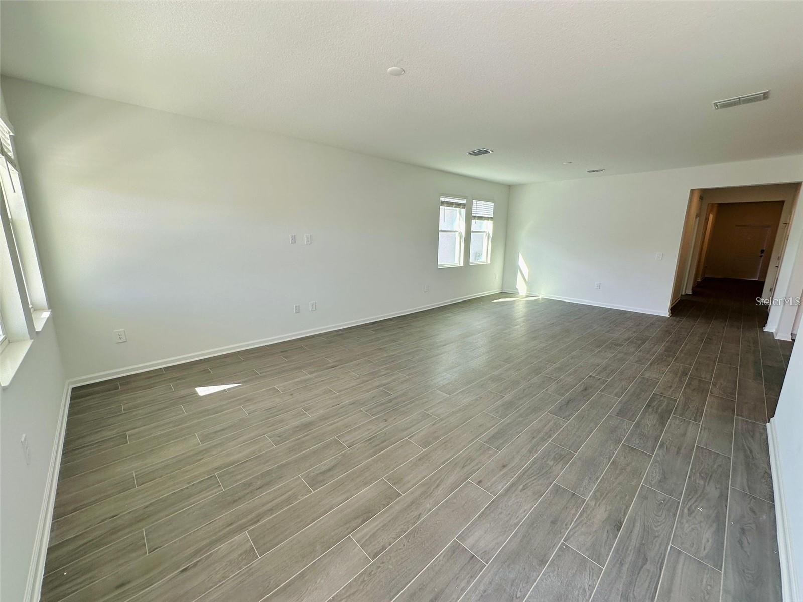 Image 14 of 26 For 2665 Armstrong Avenue