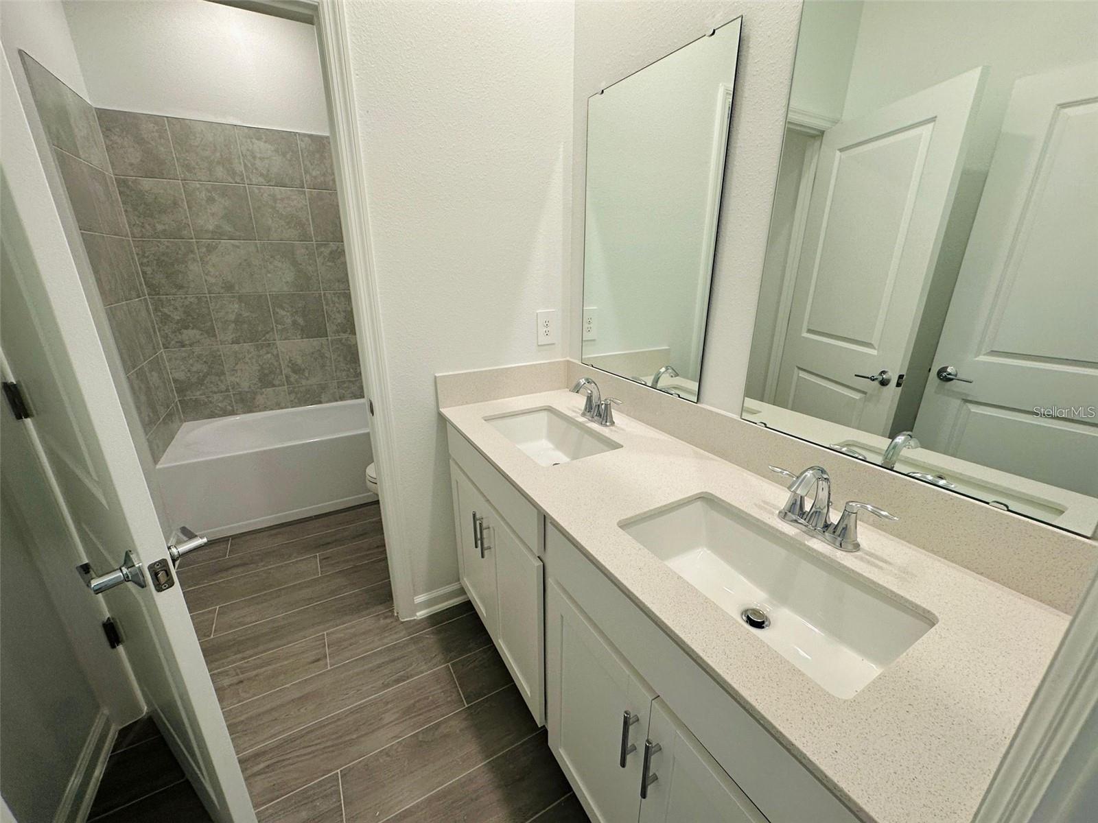 Image 18 of 26 For 2665 Armstrong Avenue