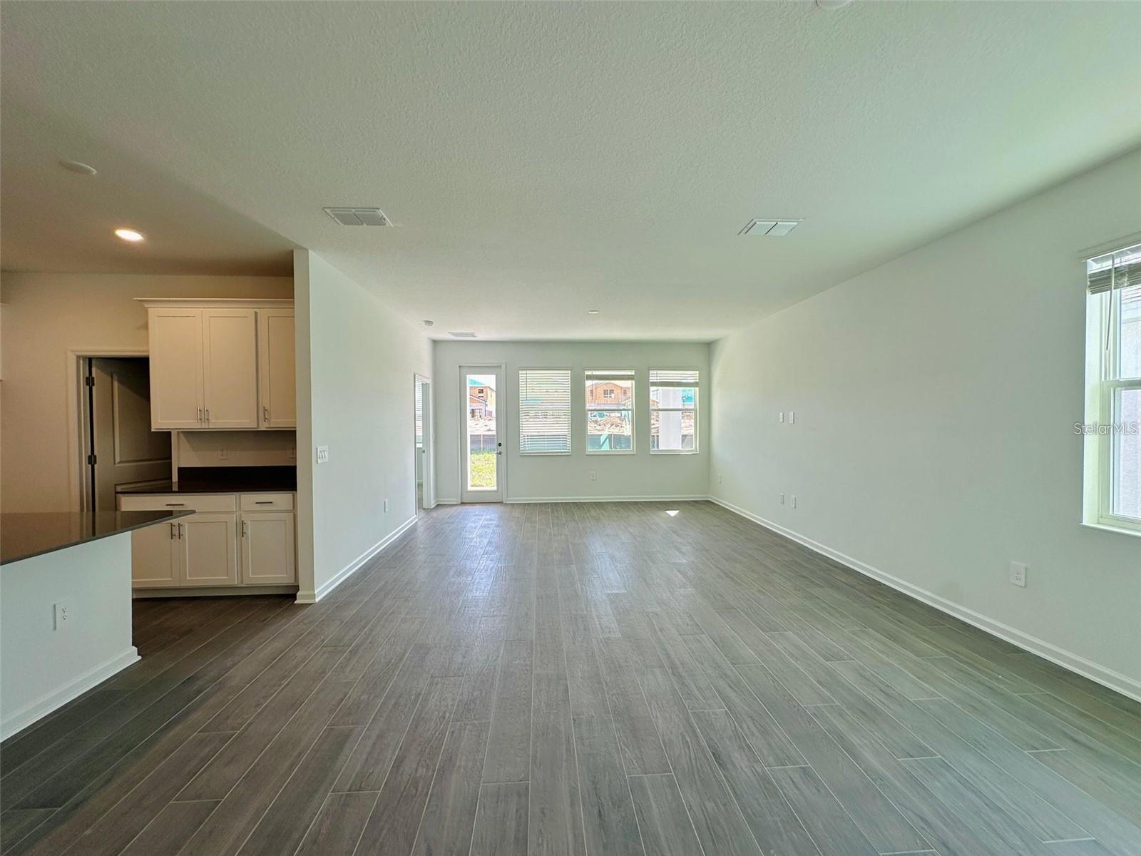 Image 9 of 26 For 2665 Armstrong Avenue