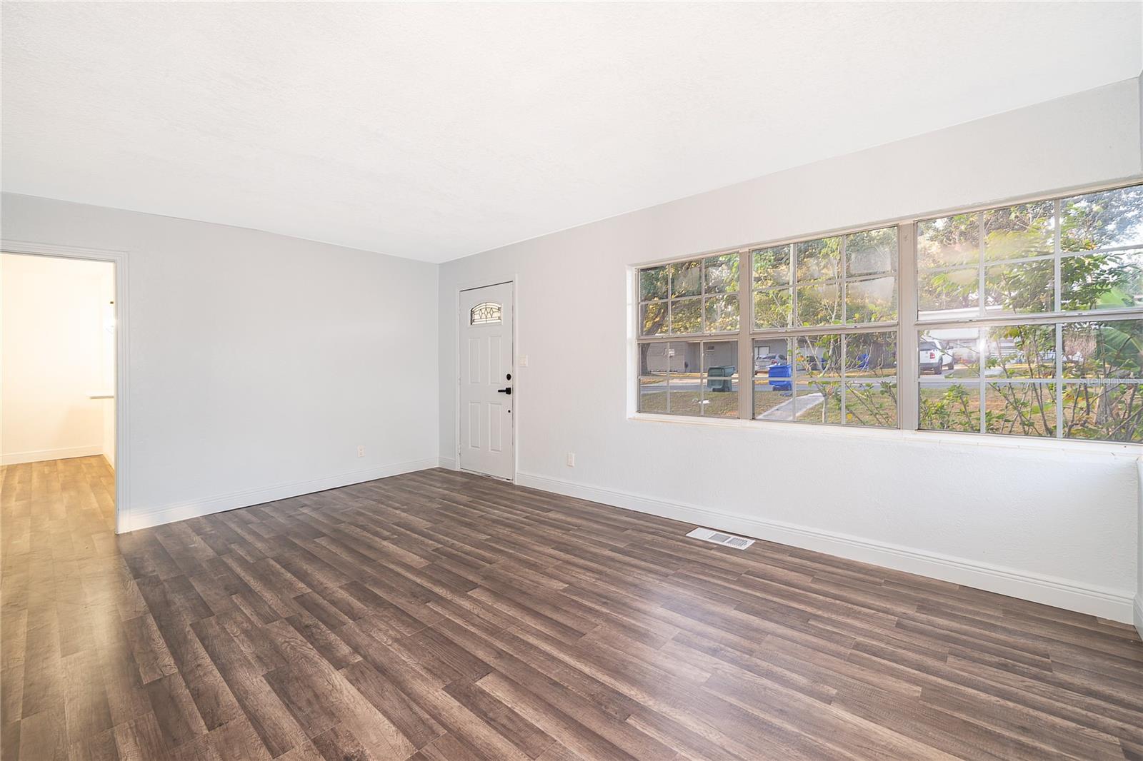 Image 19 of 24 For 520 Hillside Drive