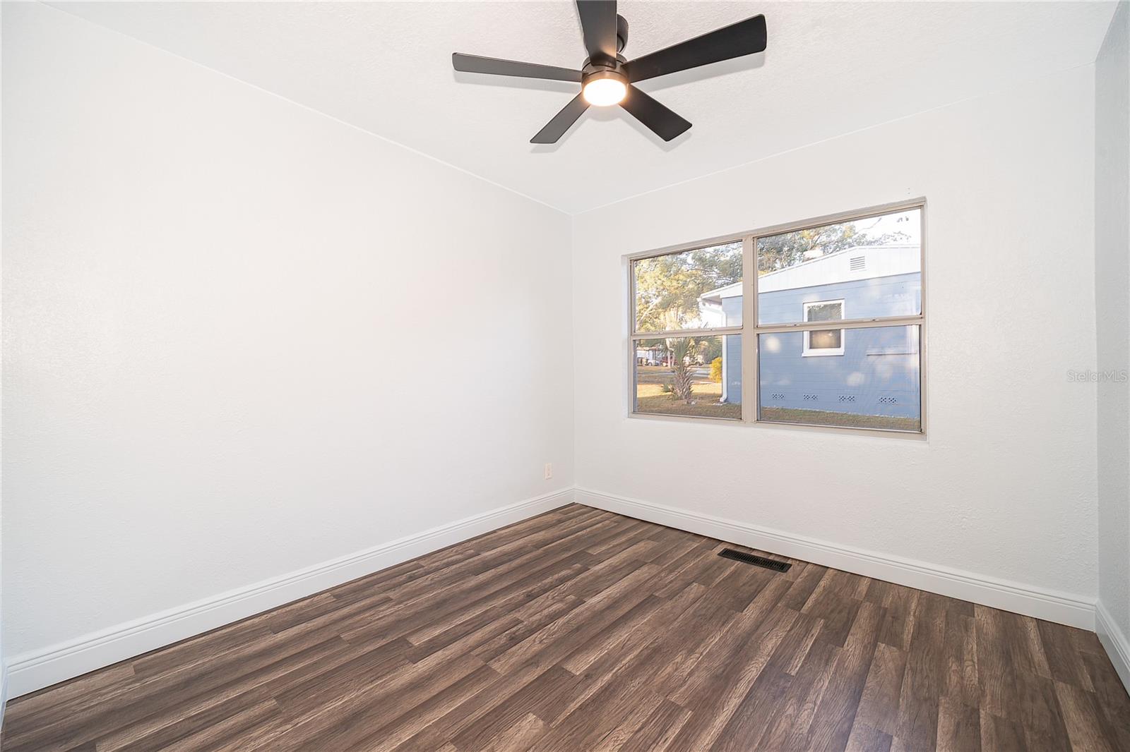 Image 20 of 24 For 520 Hillside Drive