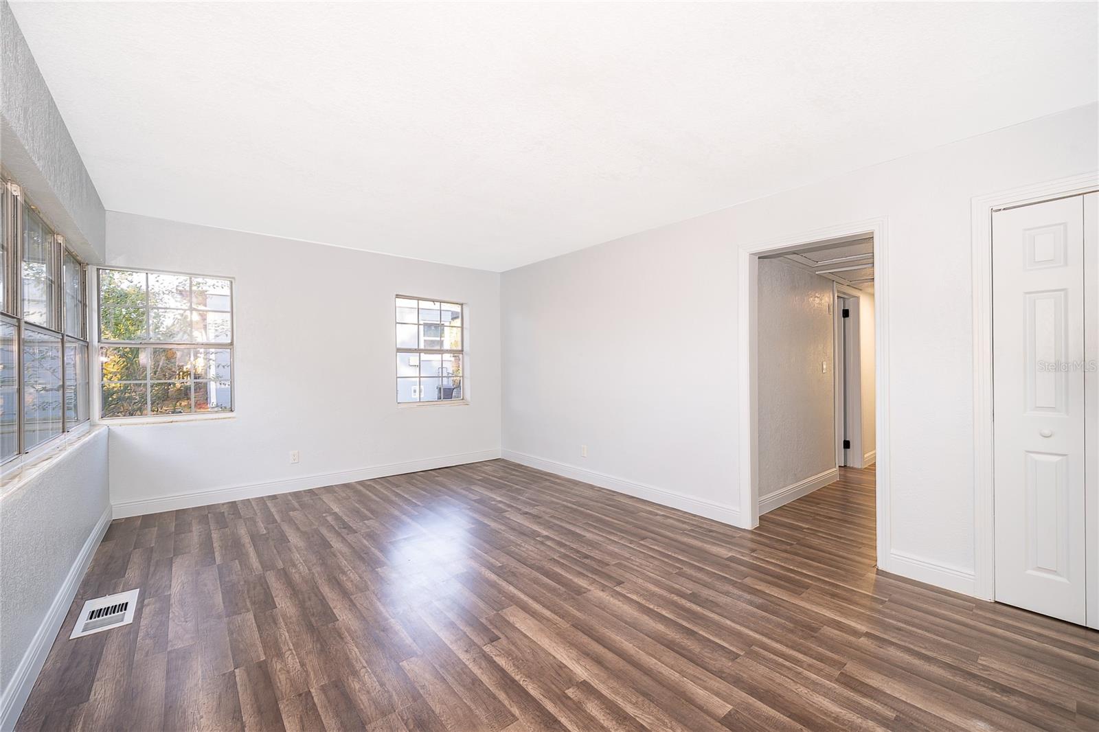 Image 21 of 24 For 520 Hillside Drive