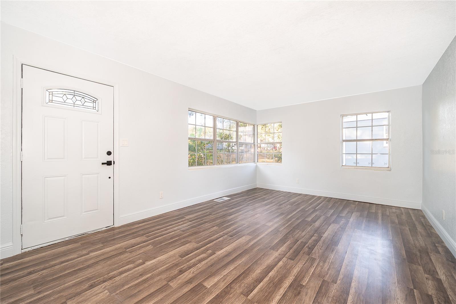 Image 5 of 24 For 520 Hillside Drive