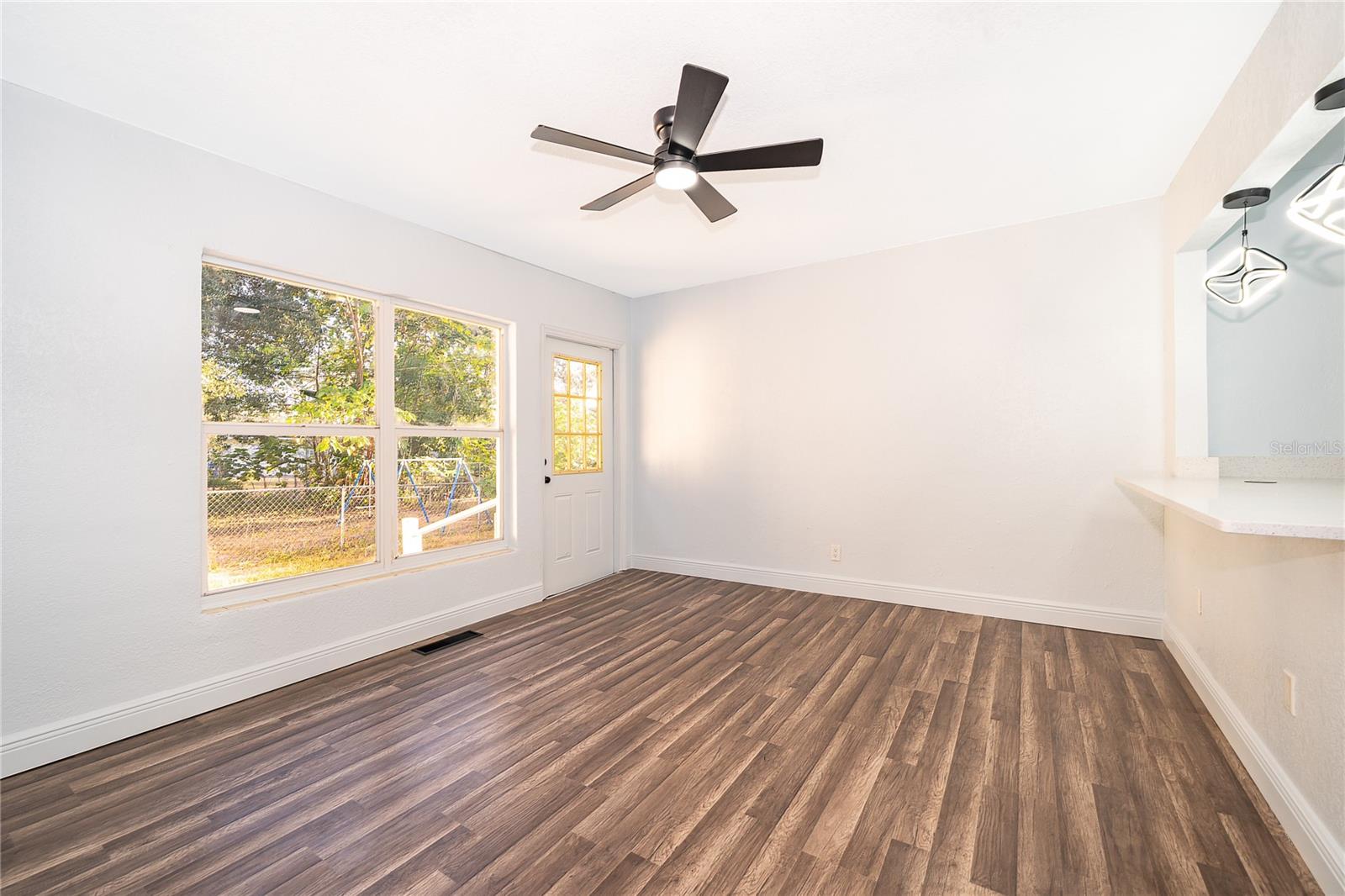 Image 6 of 24 For 520 Hillside Drive