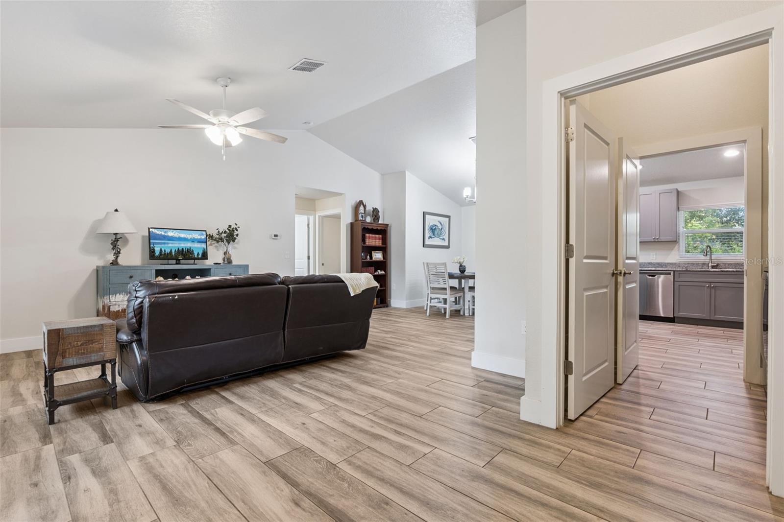 Image 5 of 19 For 1049 Pinder Street