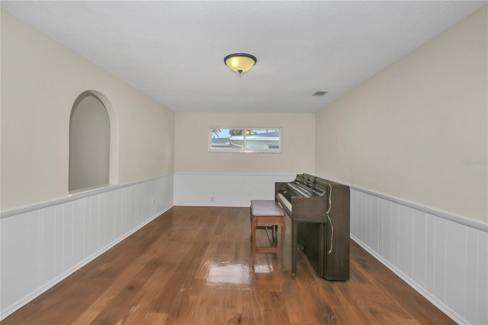 Image 7 of 33 For 445 Desoto Drive