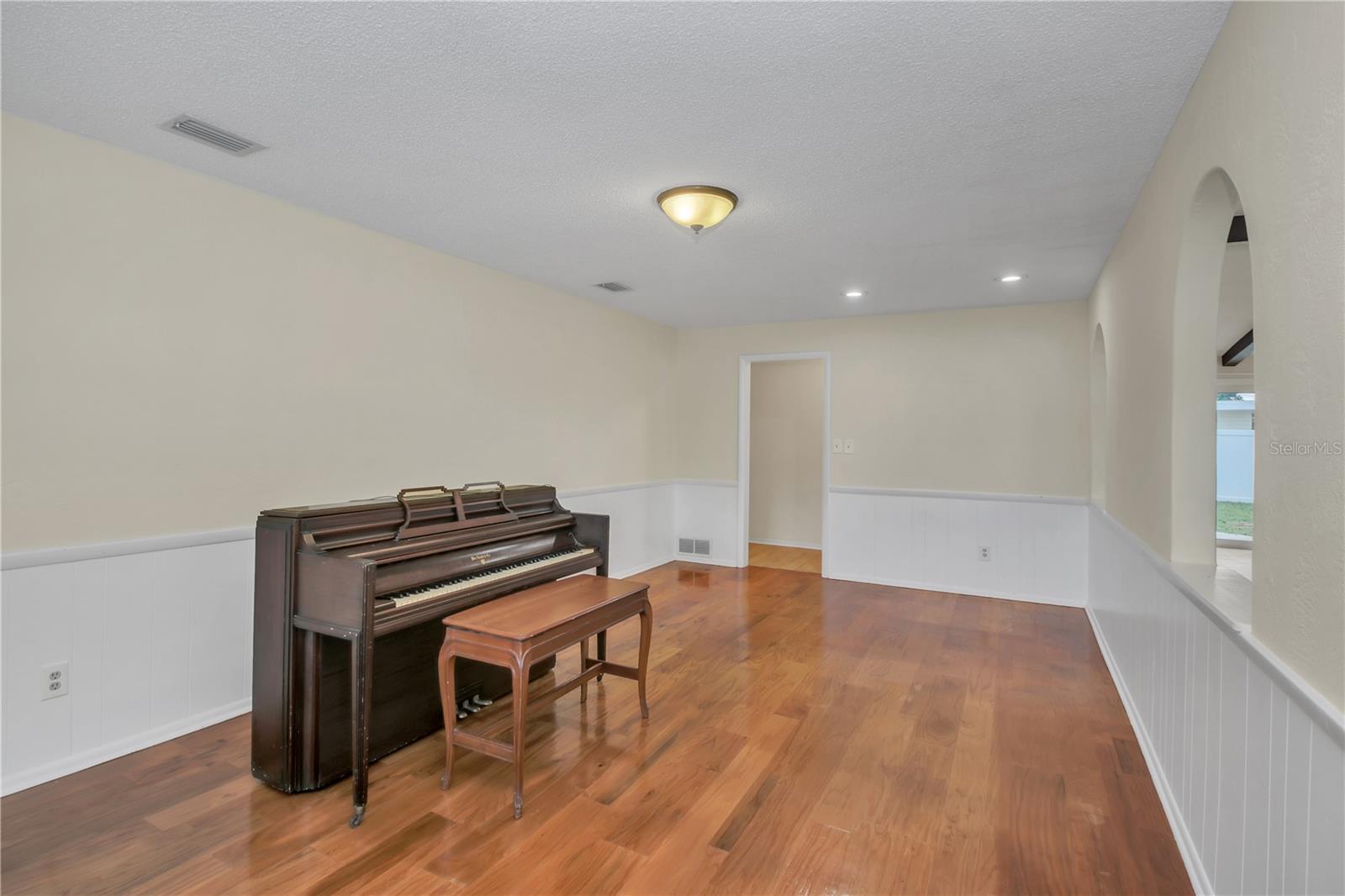 Image 8 of 33 For 445 Desoto Drive